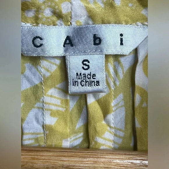 CAbi 100% Silk Blouse Top Shirt Yellow Floral Tie Neck Moonbeam Pattern - Picture 5 of 7